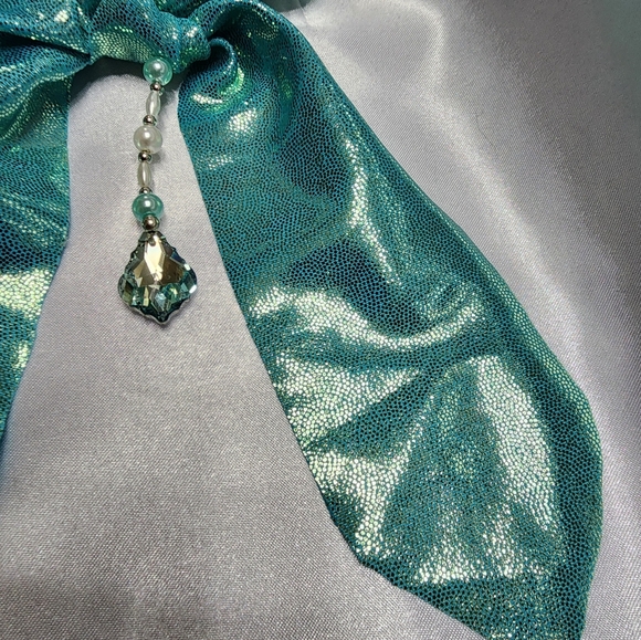 Pretty Hair Tie with Removable Beaded Tassel - Picture 4 of 5